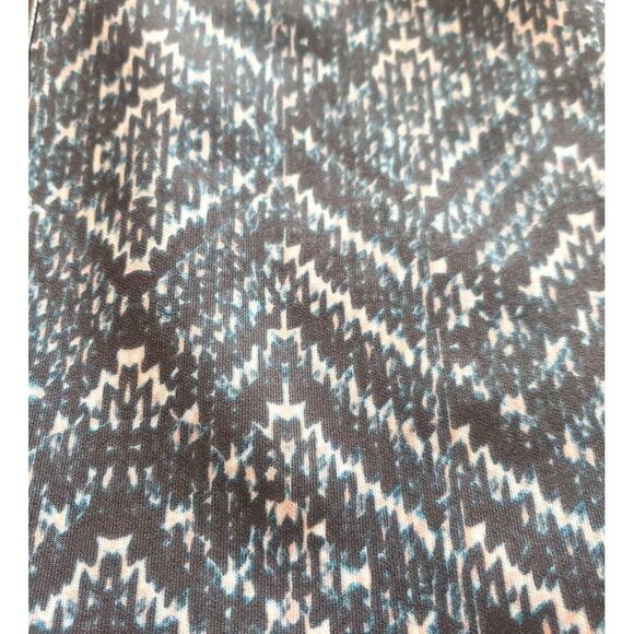 GUESS Body Con Dress Chevron Black Flattering V Neck Leather look Banding WOM 8 - Picture 10 of 12